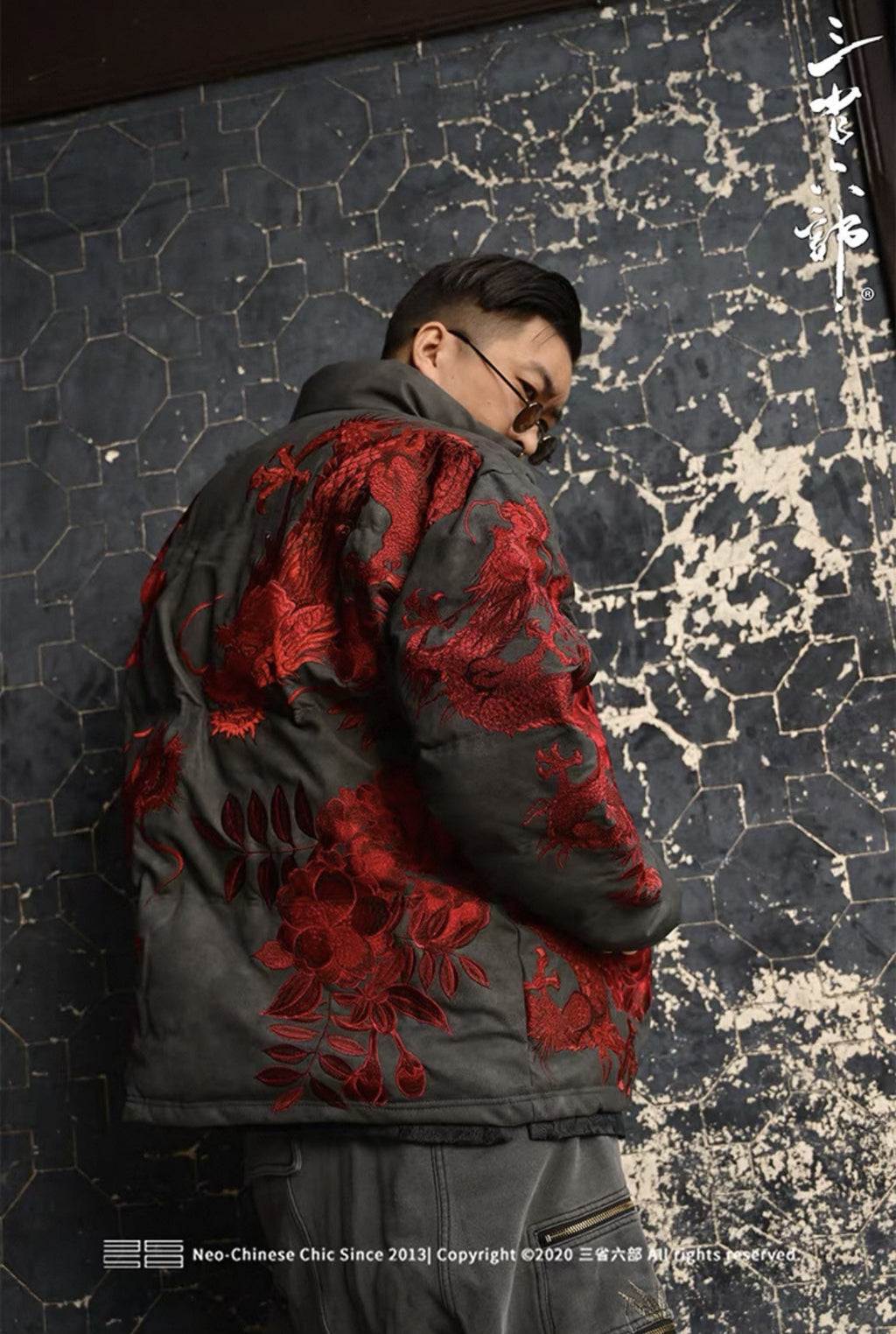 PT019_RED_04 — Dragon Emperor Red, model back