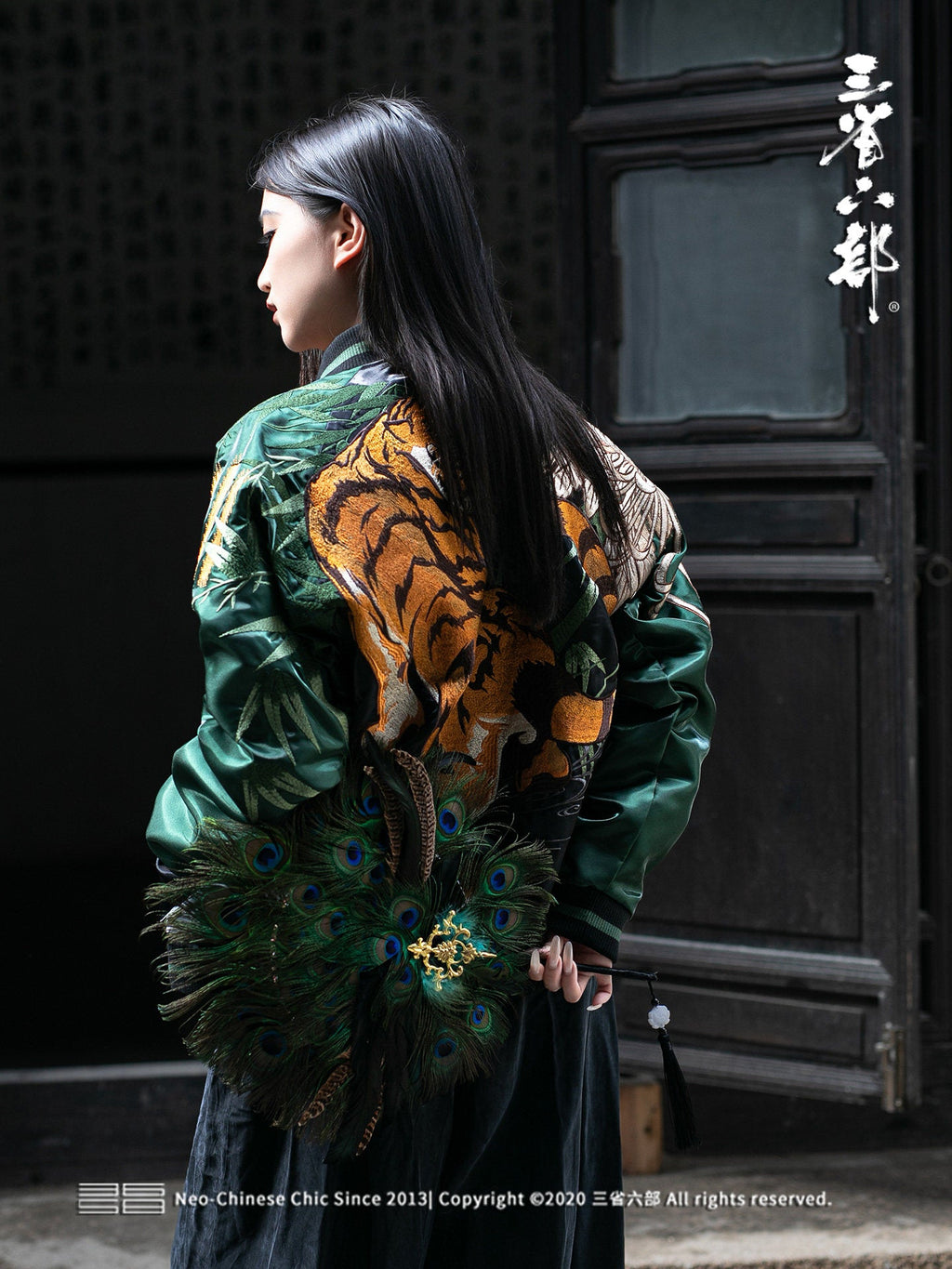 PT-012 genuine Taobao side-back model detail — tiger and peacock styling