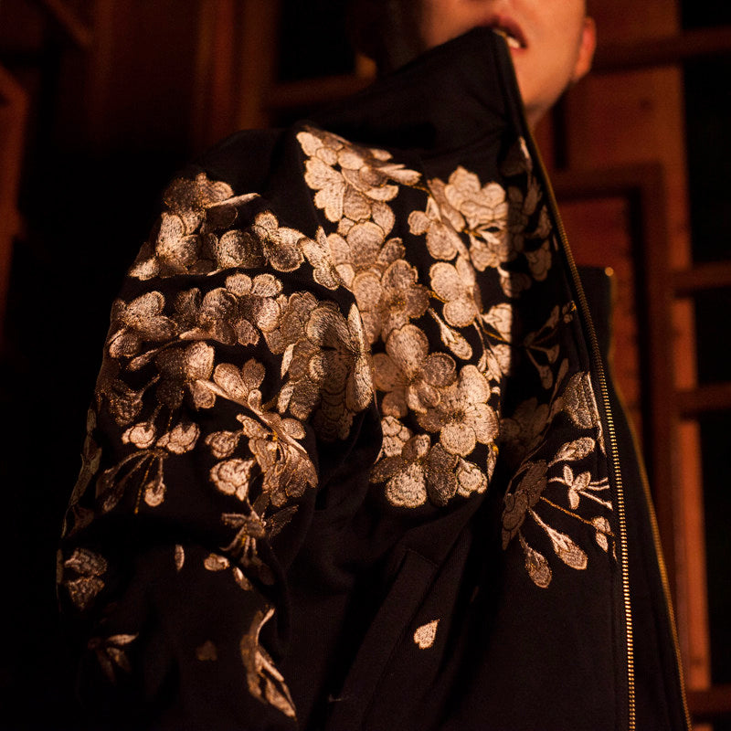 PT-082 authentic white blossoms embroidery close-up