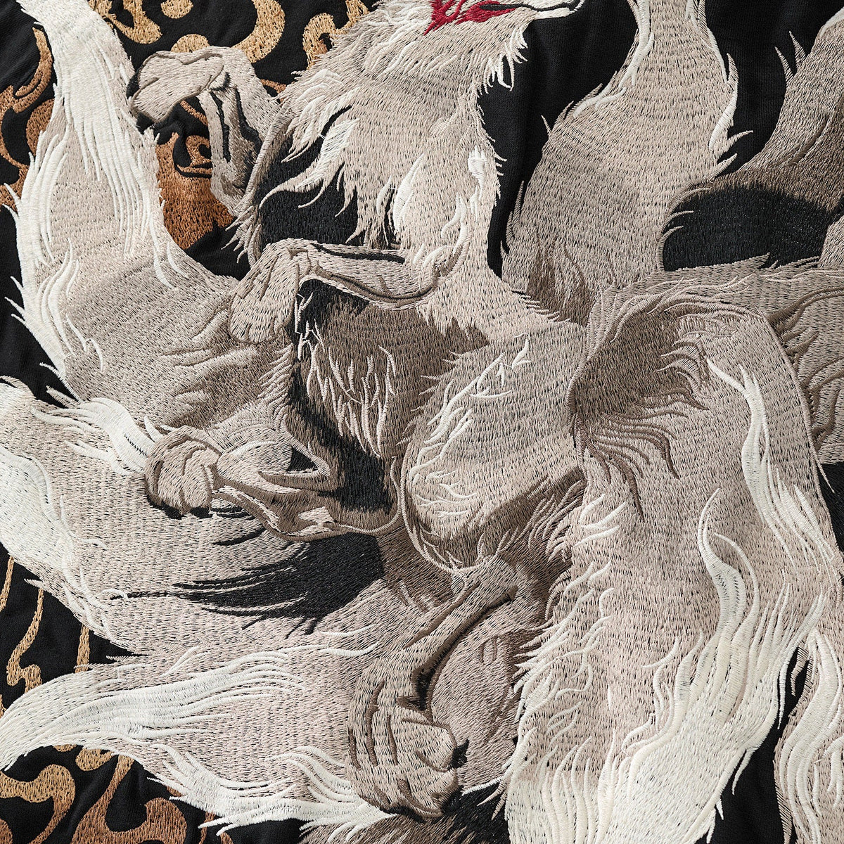 PT-109 Taobao close-up white fox embroidery